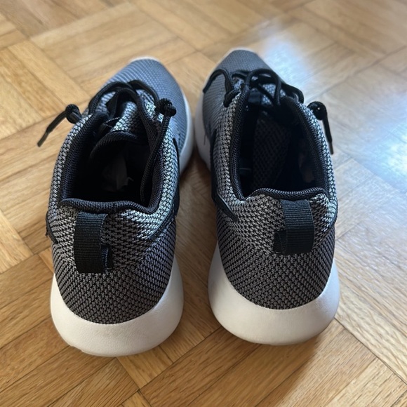 Nike RocheRun - Picture 2 of 5